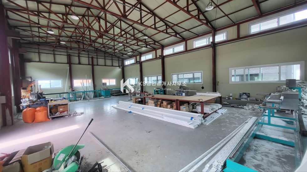 충남 금산군 복수면 구례리 안영 IC 에서 10분 거리에 위치한 도로변 창고 임대 월세 매물번호 12076 사진 3